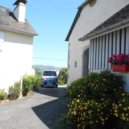 Au Pied De La Montagne Avec Tous Commerces Arette